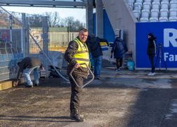 Jena Fans Schleppen 600 Sitze Aus Stadion 11